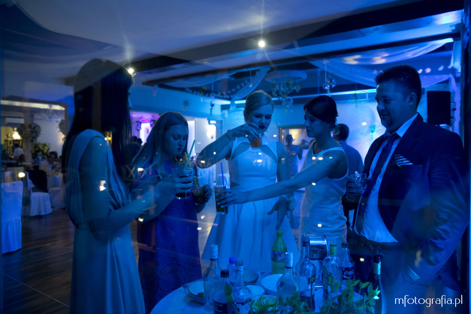 zdjęcie przy drink barze weselnym